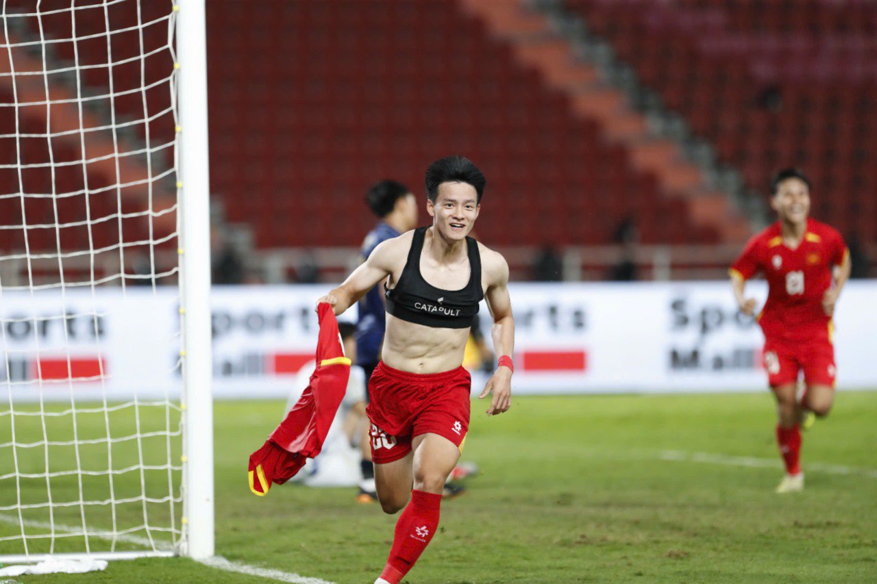 U22 Việt Nam 3-2 U22 Th&aacute;i Lan chung kết b&oacute;ng đ&aacute; SEA GAMES: Thắng trận n&agrave;y, 3 đời người Th&aacute;i c&ograve;n phải sợ - Ảnh 3