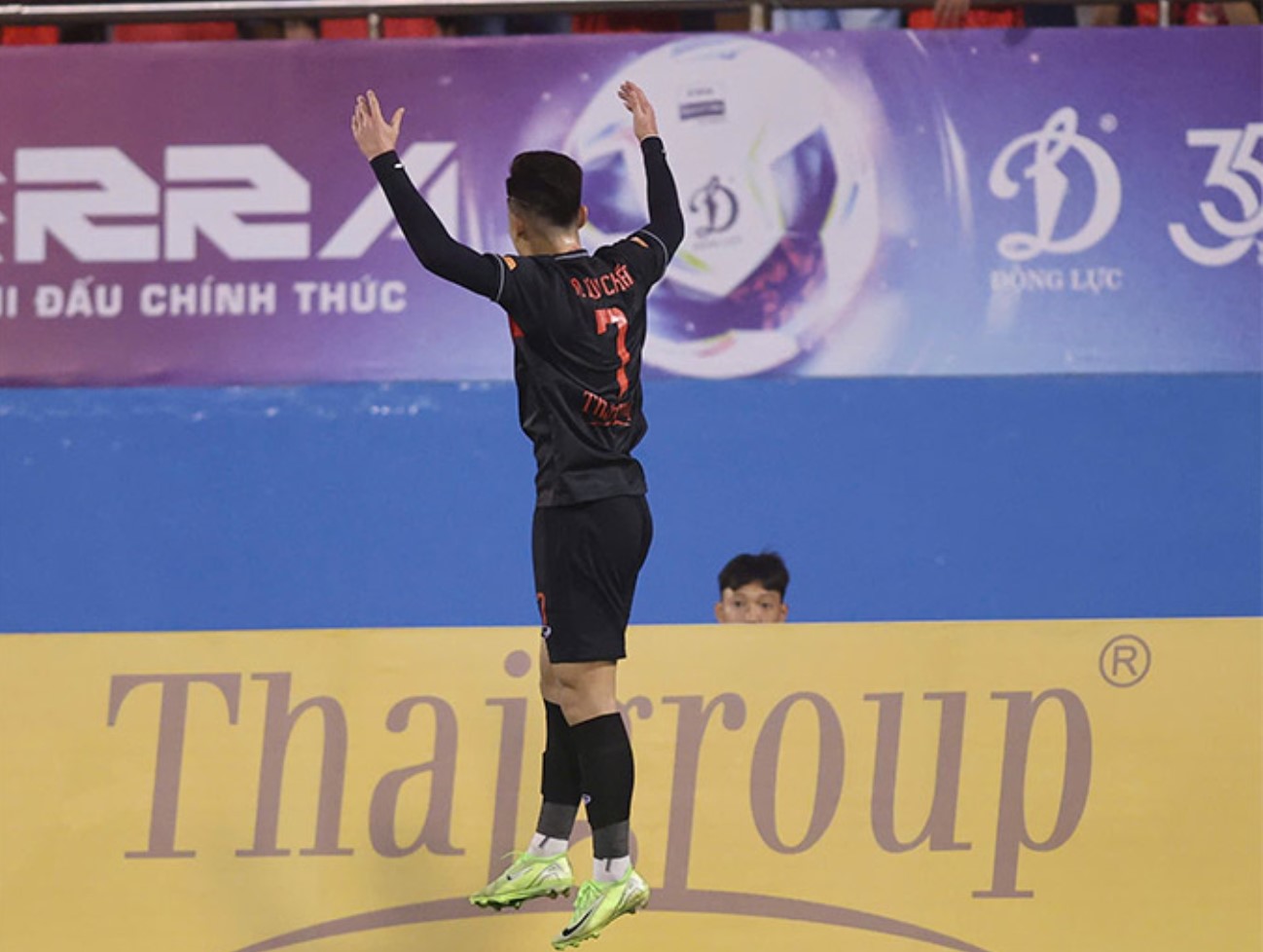 C&agrave; khịa Thể C&ocirc;ng Viettel tr&ecirc;n MXH, Người h&acirc;m mộ c&ugrave;ng n&oacute;i một điều về Mr &lsquo;Phong &Acirc;n&rsquo; - Ảnh 5