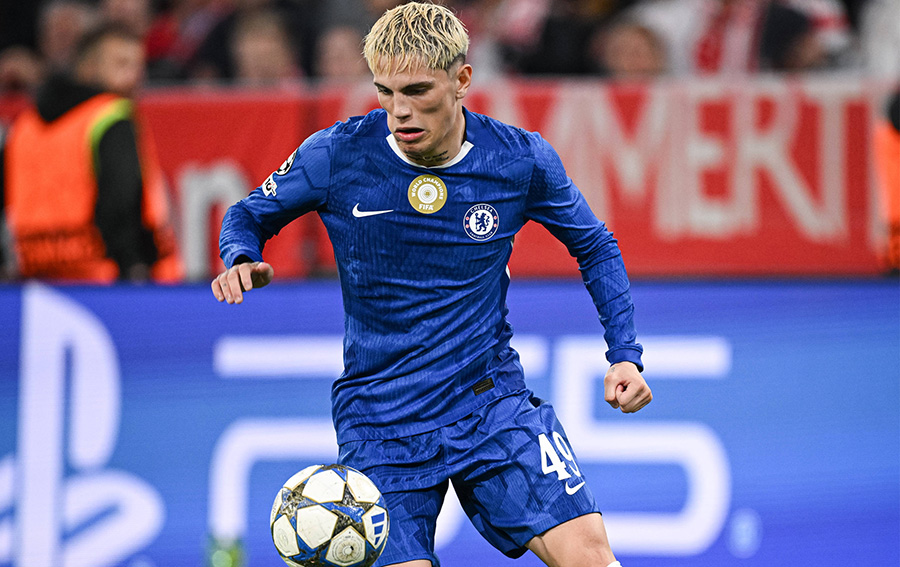 VIDEO: Thực hiện skill đi b&oacute;ng, Garnacho trở th&agrave;nh g&atilde; hề khiến ai xem cũng phải ph&igrave; cười - Ảnh 1