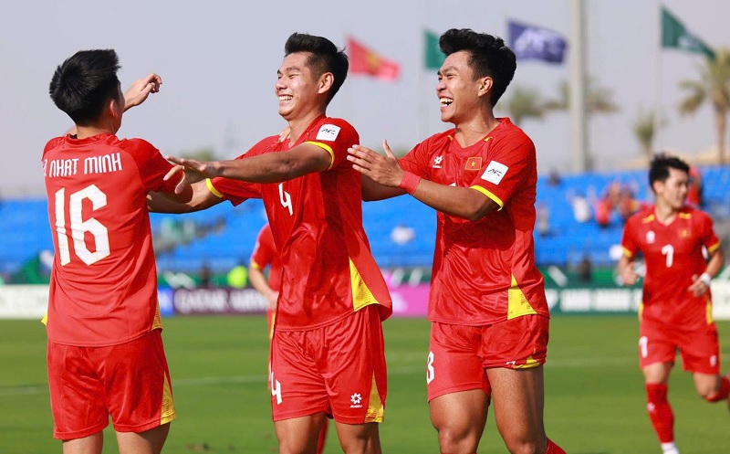 Hiểu Minh đang đang nổi l&ecirc;n như &ldquo;l&aacute; chắn th&eacute;p&rdquo; nơi h&agrave;ng ph&ograve;ng ngự U23 Việt Nam