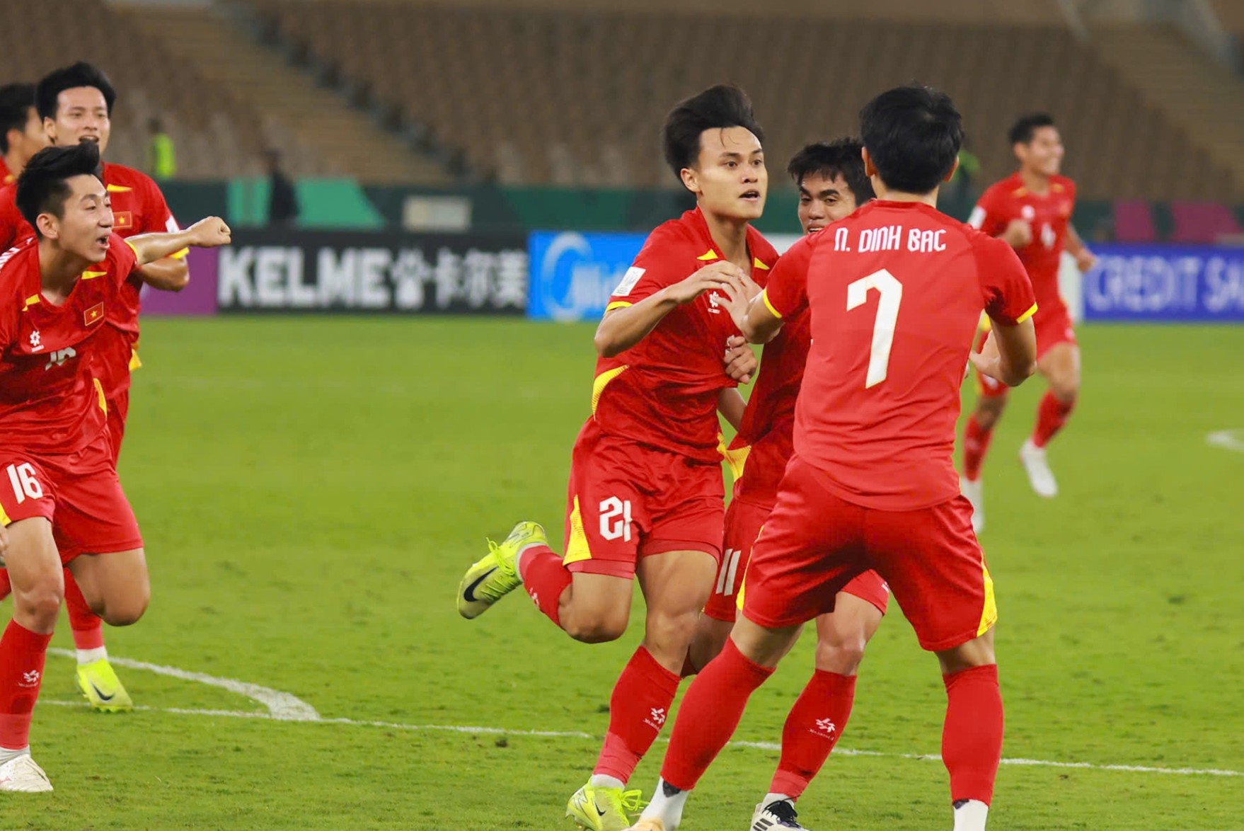 Ghi b&agrave;n kết liễu U23 UAE, Minh Ph&uacute;c ph&aacute; lu&ocirc;n c&aacute;i &lsquo;dớp&rsquo; độc dị đeo b&aacute;m Việt Nam 3 giải đấu li&ecirc;n tiếp - Ảnh 2