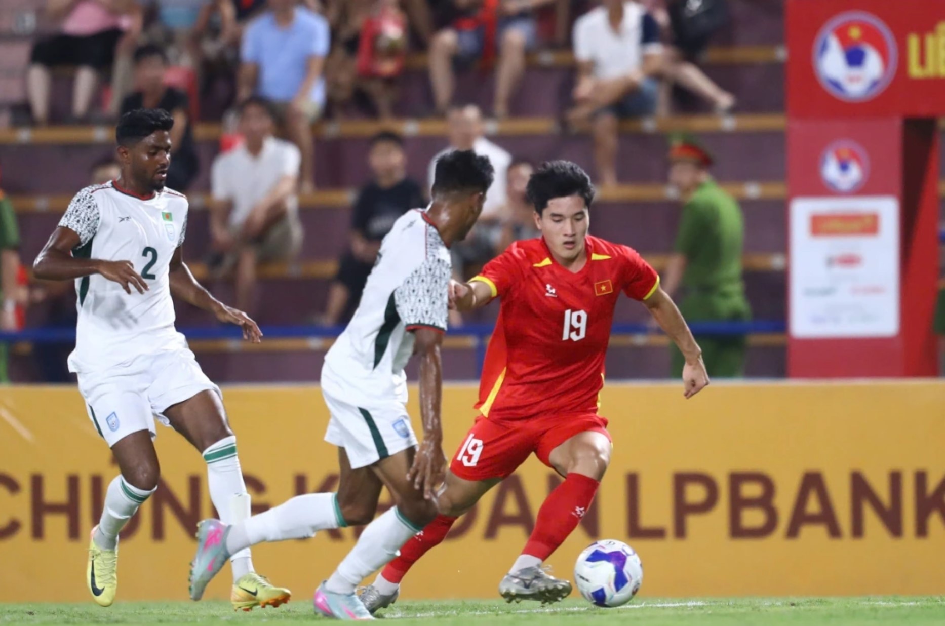 Trước đại chiến với Malaysia, tuyển Việt Nam chốt giao hữu với đối thủ kh&ocirc;ng hề dễ chơi - Ảnh 3