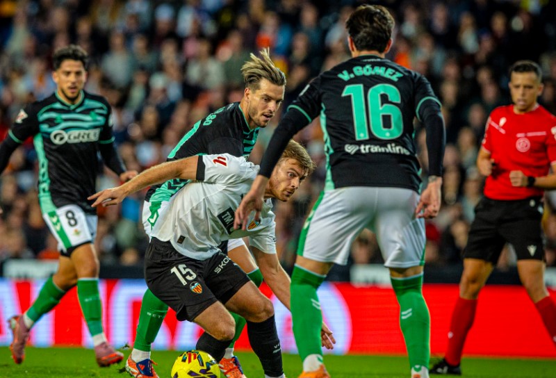 Nhận định, Soi tỷ lệ k&egrave;o Real Betis vs Valencia 22h15 ng&agrave;y 1/2: Kh&oacute; thắng Bầy dơi - Ảnh 3