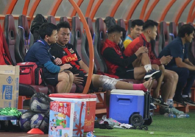 Th&aacute;i Sơn chốt mổ d&acirc;y chằng tại &lsquo;địa chỉ&rsquo; đặc biệt, nơi từng chữa trị loạt sao U23 v&agrave; ĐTQG - Ảnh 2