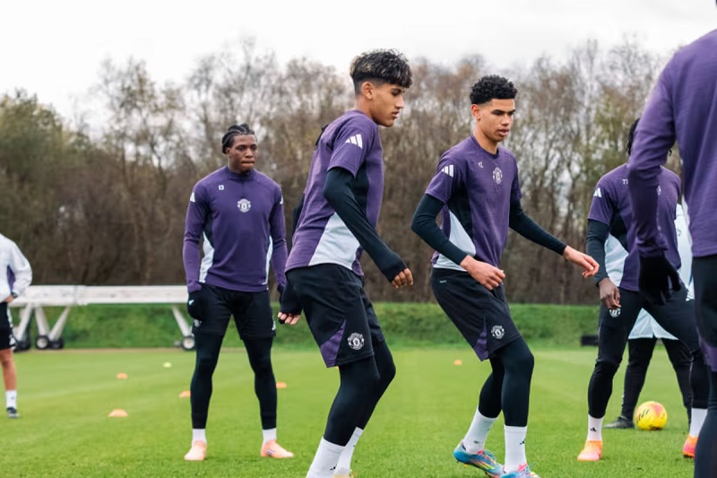 Bản tin MU 5/2: Quỷ đỏ gặp biến cố nh&acirc;n sự, đại chiến với Tottenham th&ecirc;m phần căng thẳng - Ảnh 1