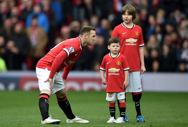 Con trai Rooney ch&iacute;nh thức được M.U trao bản hợp đồng kỉ lục m&agrave; chưa cầu thủ n&agrave;o được nhận - Ảnh 2