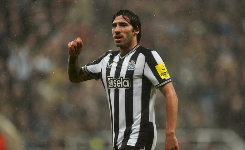 MU đ&atilde; &lsquo;chốt sổ&rsquo; người thay Casemiro, sẵn s&agrave;ng chi 100 triệu bảng để ho&agrave;n tất thương vụ - Ảnh 1