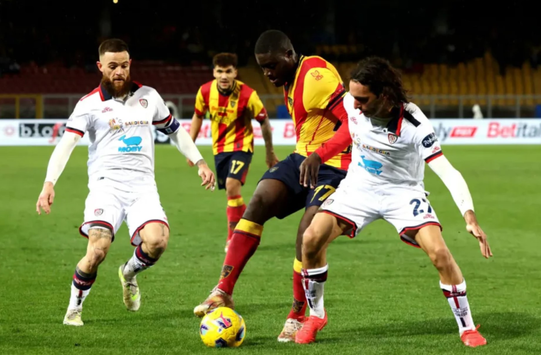 Nhận định, Soi tỷ lệ k&egrave;o Cagliari vs Lecce 2h45 ng&agrave;y 17/2: Ba điểm gọi t&ecirc;n chủ nh&agrave;! - Ảnh 1