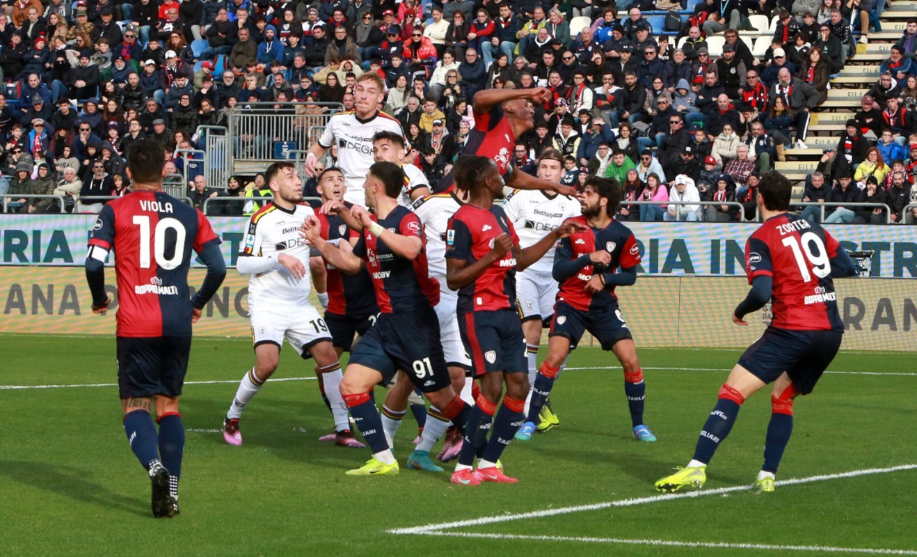 Soi k&egrave;o phạt g&oacute;c Cagliari vs Lecce, 2h45 ng&agrave;y 17/2 - Ảnh 1