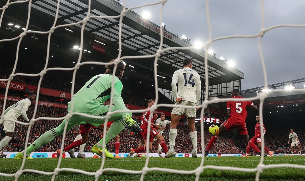 Soi k&egrave;o phạt g&oacute;c Nottingham vs Liverpool, 21h00 ng&agrave;y 22/2 - Ảnh 1