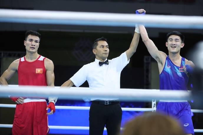 Trò hề nối tiếp trò hề ở SEA Games 33: Tay đấm Việt Nam bị xử thua vì...tự lao vào cùi chỏ đối thủ