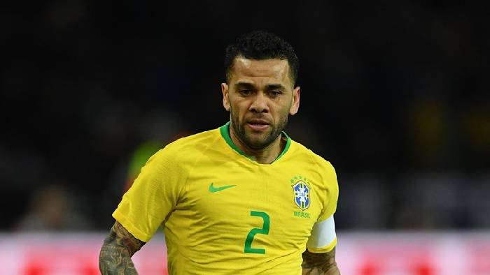 Dani Alves trở lại châu Âu chơi bóng, khoác áo CLB không ai ngờ tới