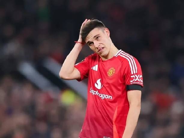 Xác định cầu thủ đầu tiên chia tay M.U tháng 1/2026: Không phải Mainoo