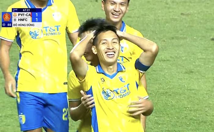 VIDEO: Cận cảnh cú sút Knuckeball từ khoảng cách gần 40 mét của Hùng Dũng đem về siêu phẩm có một không hai khiến ai xem cũng không tin vào mắt mình