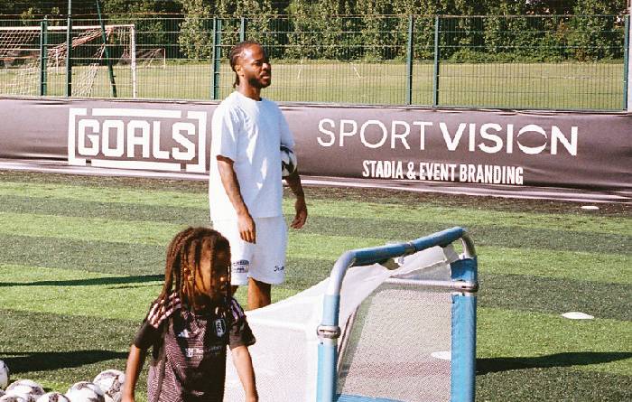 Không được Chelsea đăng ký, Sterling thất nghiệp - phải làm nghề không ai nghĩ tới để sống qua ngày!