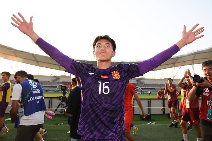 Thua 4 bàn ở chung kết, Li Hao mất luôn phần thưởng danh giá vào tay thủ môn Nhật Bản