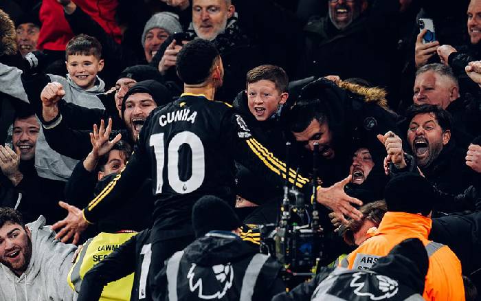 Phản ứng của fan bóng đá khi chứng kiến M.U đè bẹp Arsenal