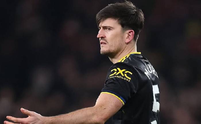 Tình huống gây bão ở Emirates: Maguire chạm tay rõ ràng, nhưng vì sao trọng tài lại không thổi pen?