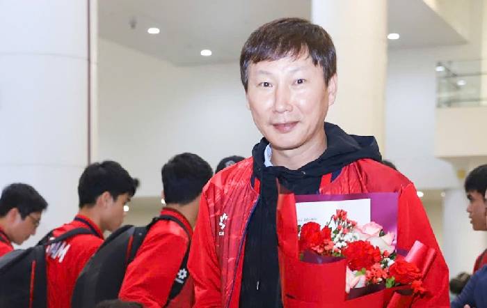 Trở về nước sau U23 châu Á, thầy Kim Sang Sik nói một câu khiến NHM tâm đắc