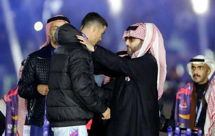 Ronaldo nhận cảnh báo đặc biệt từ Saudi Pro League, hình ảnh ‘người hùng’ bắt đầu lung lay